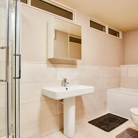 Remarkable Gems Of - Sleeps 18!