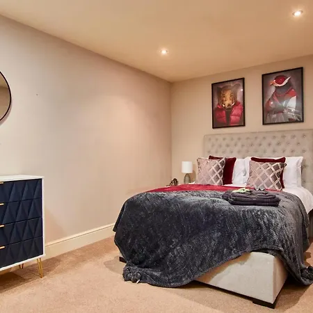 Remarkable Gems Of - Sleeps 18! * Harrogate