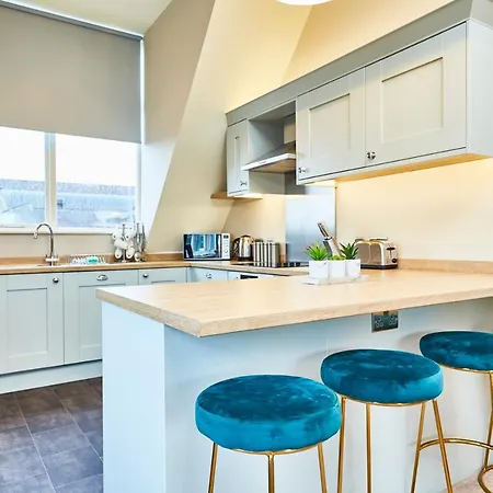 Apartment Remarkable Gems Of - Sleeps 18!