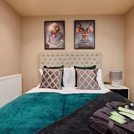 Apartment Remarkable Central Gems Of - Sleeps 18!