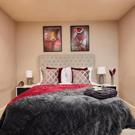 Remarkable Central Gems Of - Sleeps 18! * Harrogate