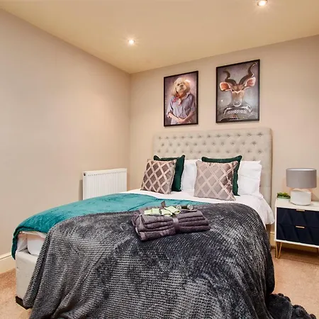 Apartment Remarkable Central Gems Of - Sleeps 18!
