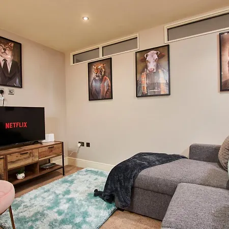 Apartment Remarkable Central Gems Of - Sleeps 18!