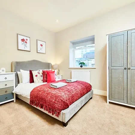 公寓 Remarkable Central Gems Of - Sleeps 18! *
