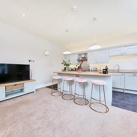 Remarkable Gems Of - Sleeps 18!