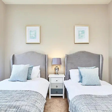 Apartment Remarkable Central Gems Of - Sleeps 18! Harrogate